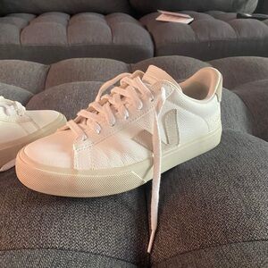 White campo veja sneaker, size 38 or US 7